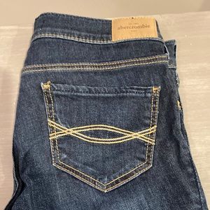 Girls Abercrombie stretch, slim fit jeans.